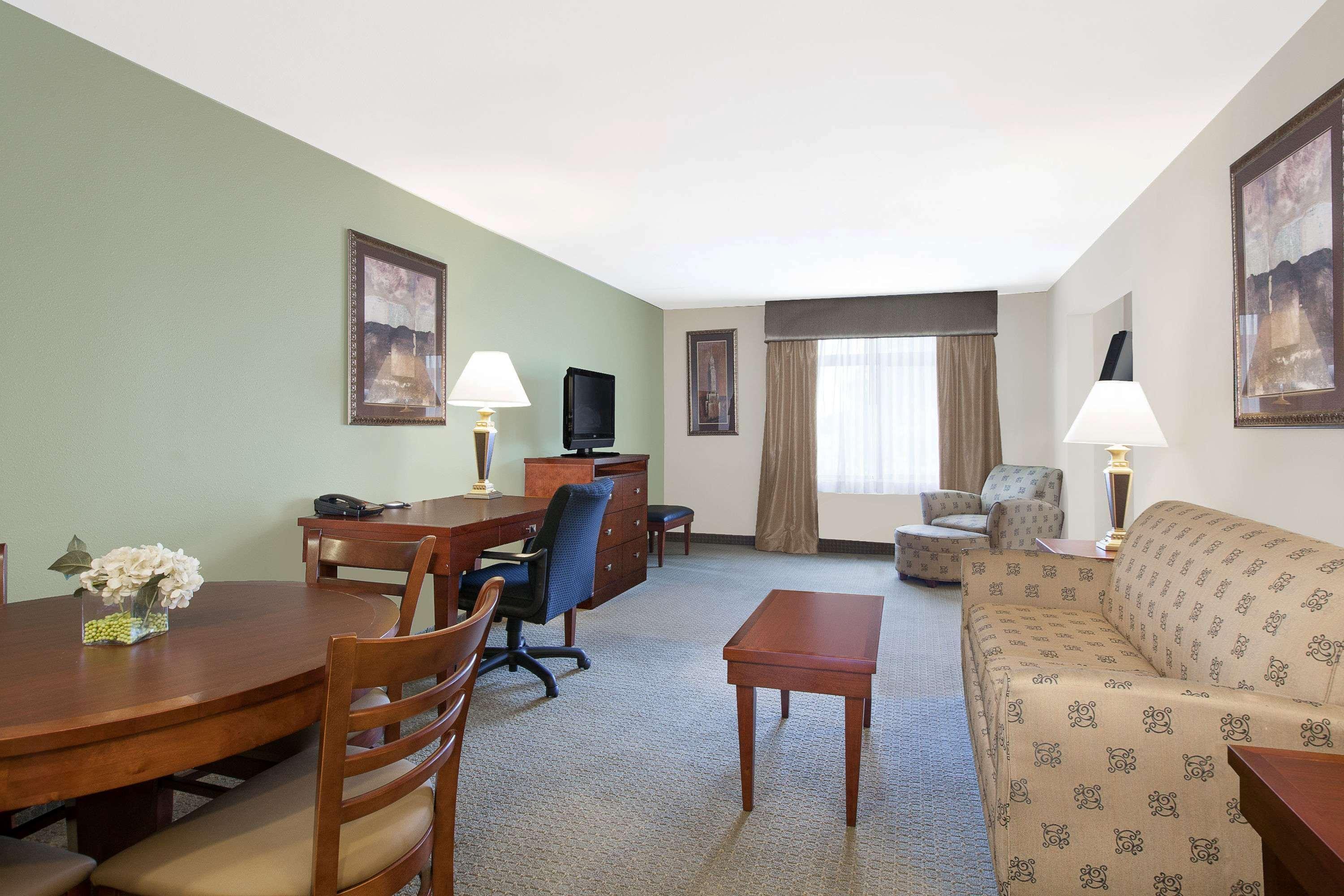 Wingate By Wyndham Lafayette Airport Hotel Exterior foto